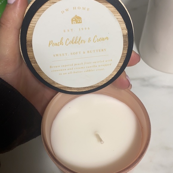 DW HOME Peach Cobbler & Cream Candle - Picture 2 of 2